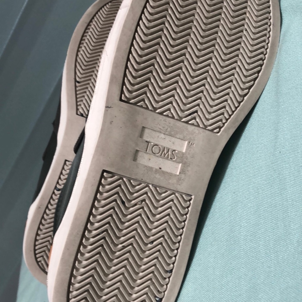 Toms - Picture 9 of 9